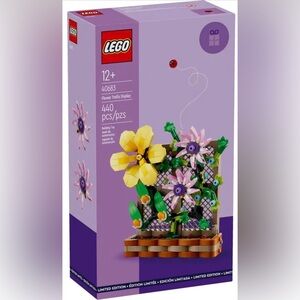 LEGO FLOWER TRELLIS DISPLAY
